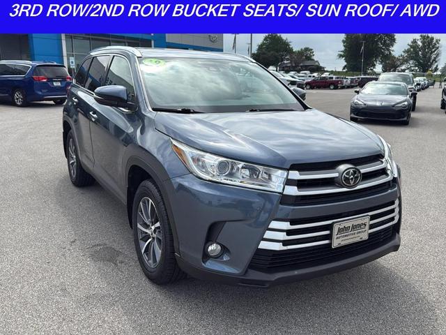 Photo of 2019 Shoreline Blue Pearl Toyota Highlander
