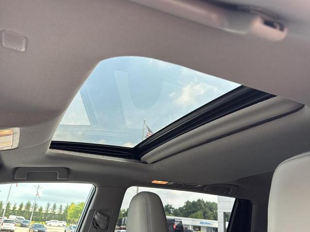 Photo of 2019 Shoreline Blue Pearl Toyota Highlander