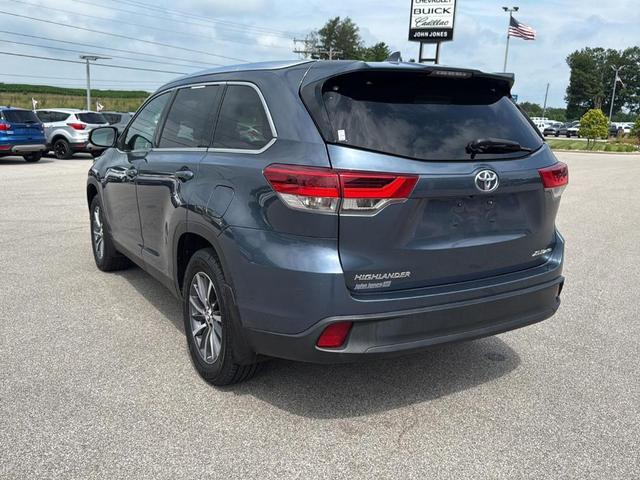 Photo of 2019 Shoreline Blue Pearl Toyota Highlander