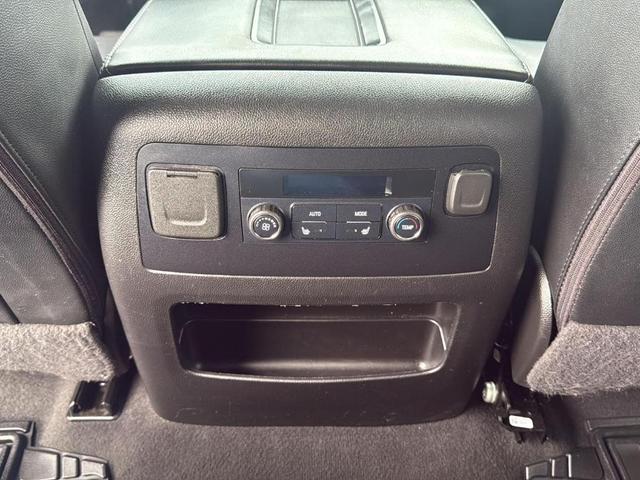 Photo of 2020 Onyx Black GMC Yukon XL