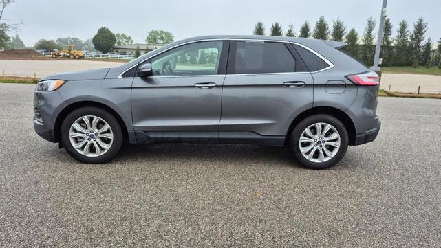 Photo of 2022 Agate Black Ford Edge