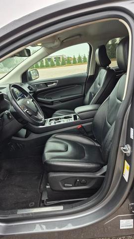 Photo of 2022 Agate Black Ford Edge