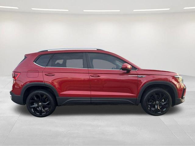 Photo of 2022 Kings Red Metallic Volkswagen Taos
