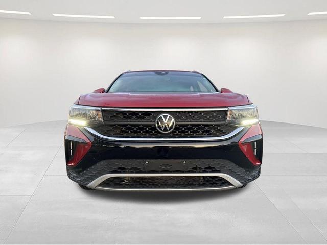 Photo of 2022 Kings Red Metallic Volkswagen Taos