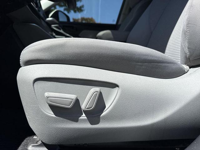 Photo of 2021 Blizzard Pearl Toyota Highlander