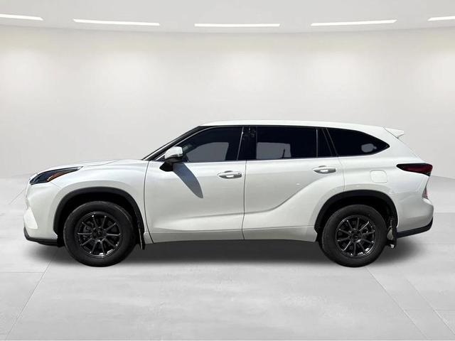 Photo of 2021 Blizzard Pearl Toyota Highlander