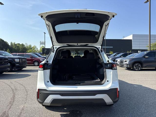 Photo of 2025 Pure White Volkswagen Tiguan