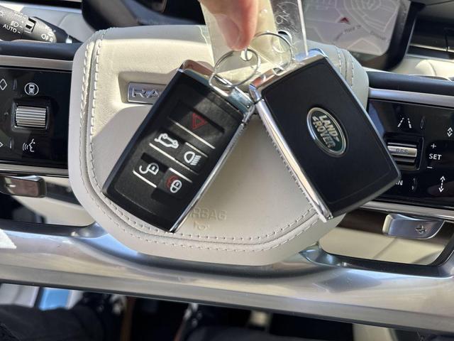 Photo of 2025 White Land Rover Range Rover