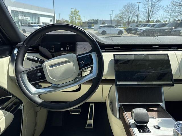 Photo of 2025 White Land Rover Range Rover