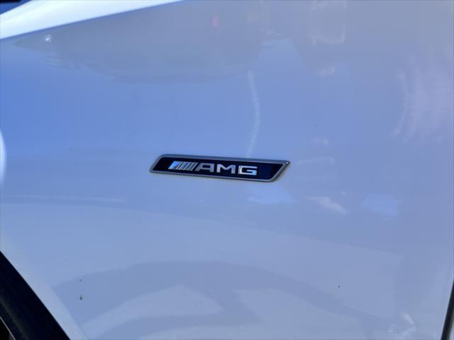 Photo of 2016 Polar White Mercedes-Benz C-Class