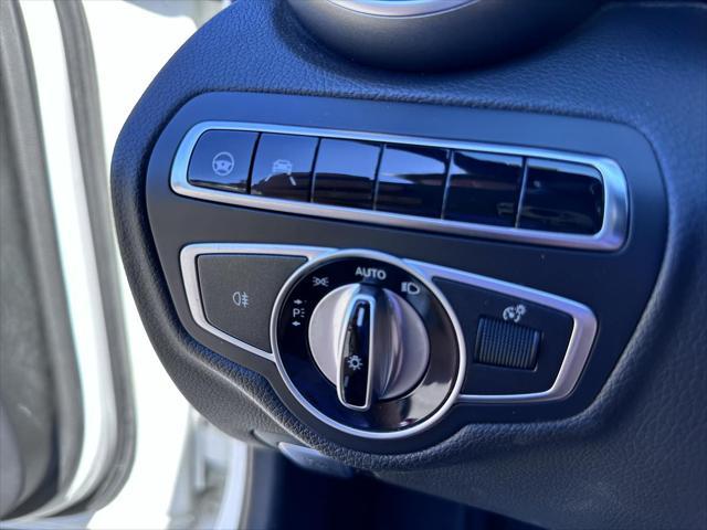 Photo of 2016 Polar White Mercedes-Benz C-Class