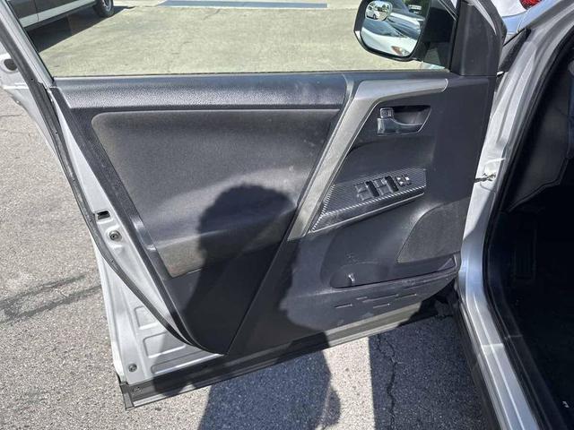 Photo of 2014 Classic Silver Metallic Toyota RAV4