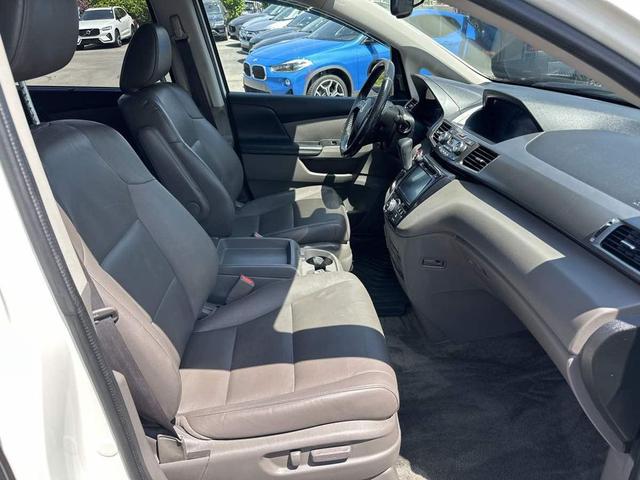 Photo of 2015 White Diamond Pearl Honda Odyssey