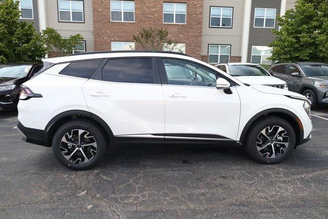 Photo of 2025 Snow White Pearl Kia Sportage Hybrid