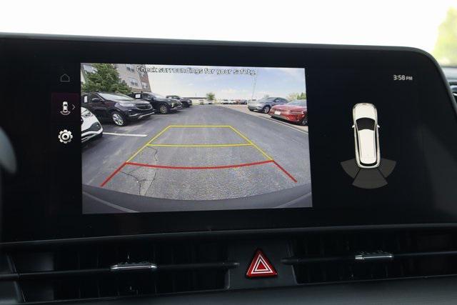 Photo of 2025 Snow White Pearl Kia Sportage Hybrid