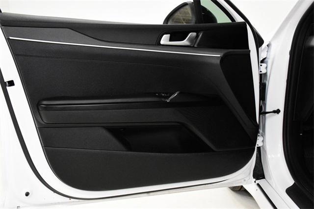 Photo of 2023 Glacial White Pearl Kia K5