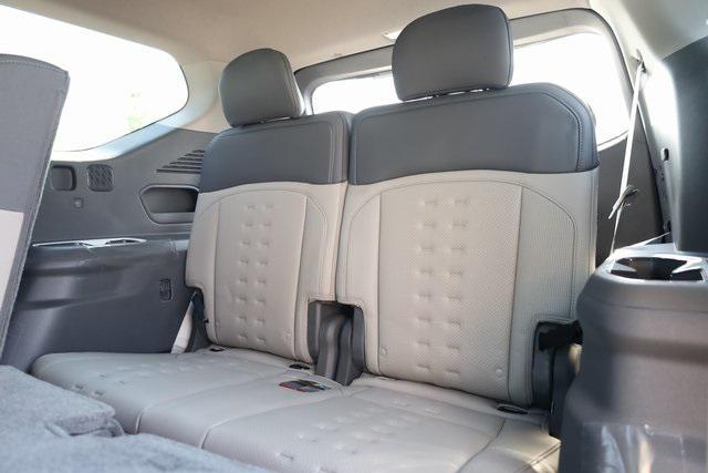 Photo of 2026 Ivory Kia EV9