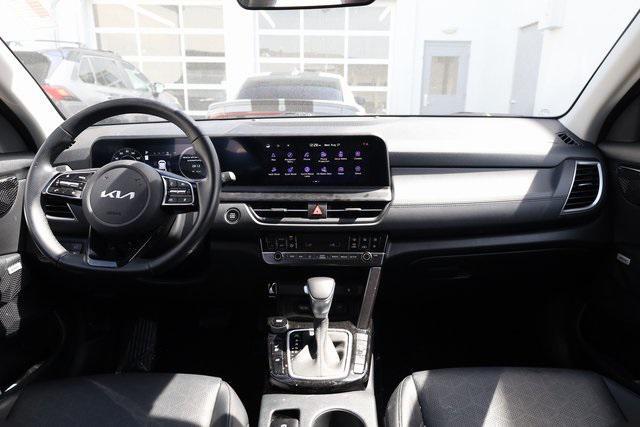 Photo of 2024 Gravity Gray Kia Seltos