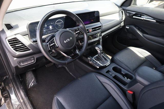 Photo of 2024 Gravity Gray Kia Seltos