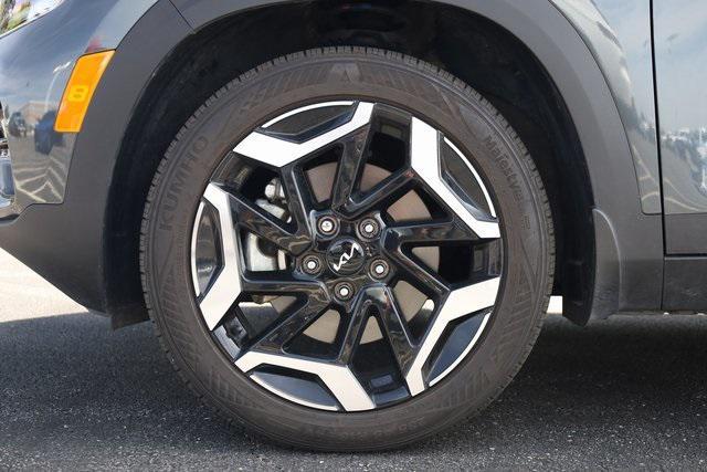 Photo of 2024 Gravity Gray Kia Seltos