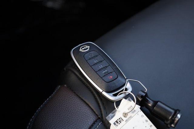 Photo of 2024 Pearl White Tricoat Nissan Pathfinder