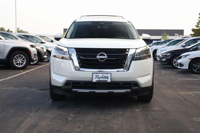 Photo of 2024 Pearl White Tricoat Nissan Pathfinder