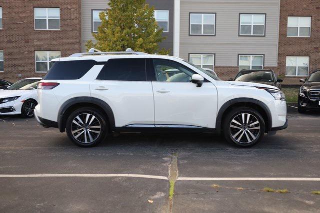 Photo of 2024 Pearl White Tricoat Nissan Pathfinder