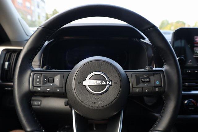 Photo of 2024 Pearl White Tricoat Nissan Pathfinder