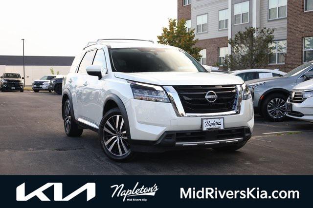 Photo of 2024 Pearl White Tricoat Nissan Pathfinder