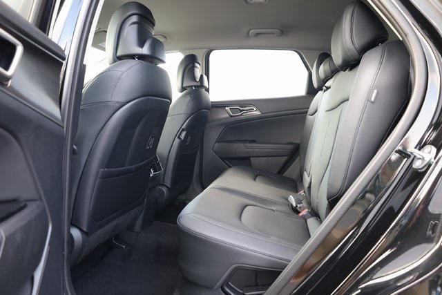 Photo of 2025 Fusion Black Kia Sportage Hybrid
