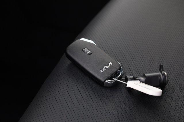 Photo of 2025 Fusion Black Kia Sportage Hybrid
