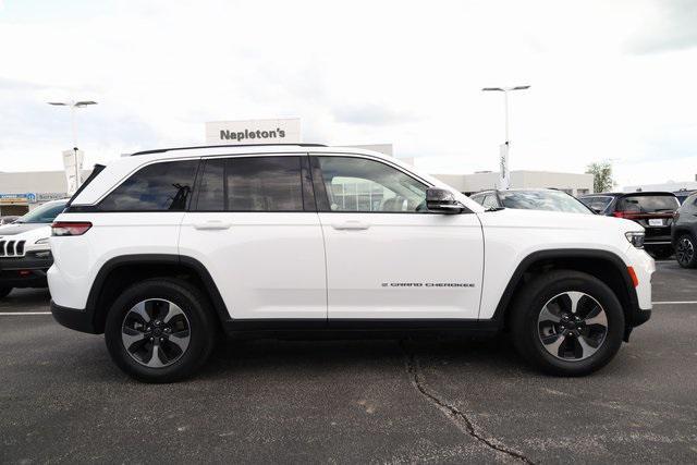 Photo of 2023 Bright White Clearcoat Jeep Grand Cherokee 4xe