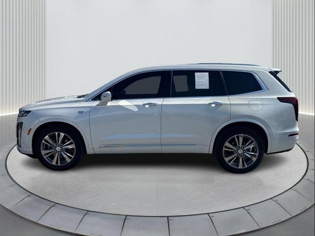 Photo of 2022 Crystal White Tricoat Cadillac XT6