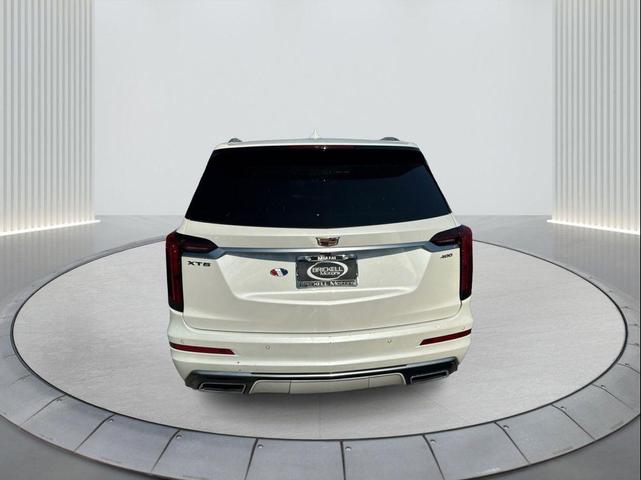 Photo of 2022 Crystal White Tricoat Cadillac XT6