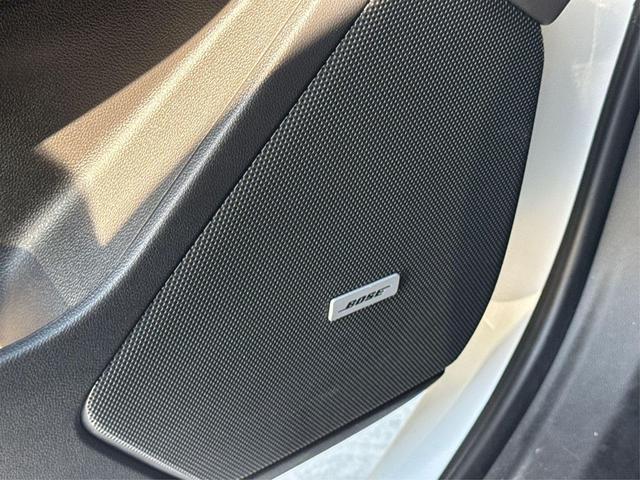 Photo of 2022 Crystal White Tricoat Cadillac XT6