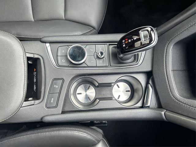 Photo of 2022 Crystal White Tricoat Cadillac XT6