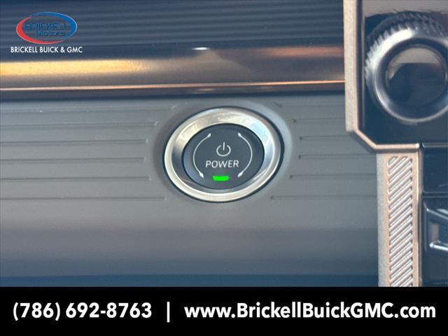 Photo of 2025 Interstellar White GMC HUMMER EV Pickup