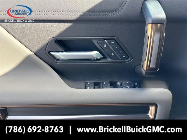 Photo of 2025 Interstellar White GMC HUMMER EV Pickup