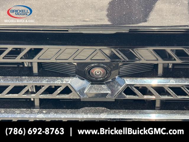 Photo of 2025 Interstellar White GMC HUMMER EV Pickup