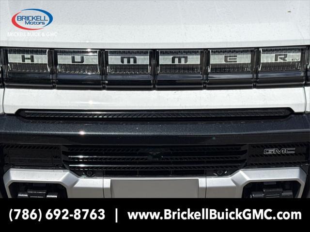 Photo of 2025 Interstellar White GMC HUMMER EV Pickup