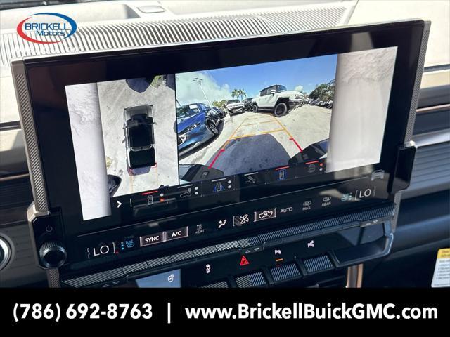 Photo of 2025 Interstellar White GMC HUMMER EV Pickup