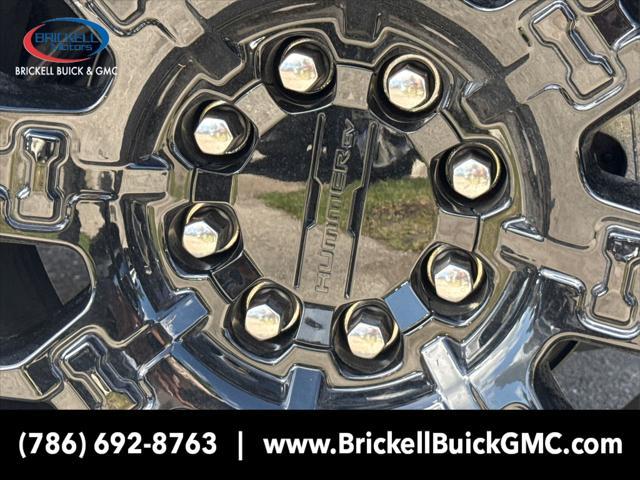 Photo of 2025 Interstellar White GMC HUMMER EV Pickup