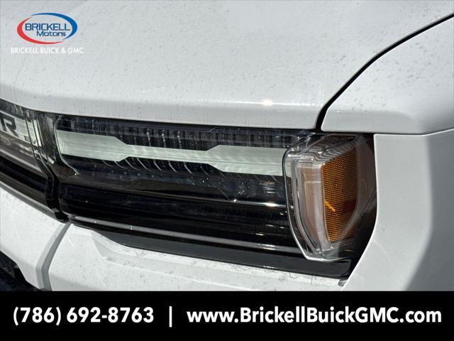Photo of 2025 Interstellar White GMC HUMMER EV Pickup