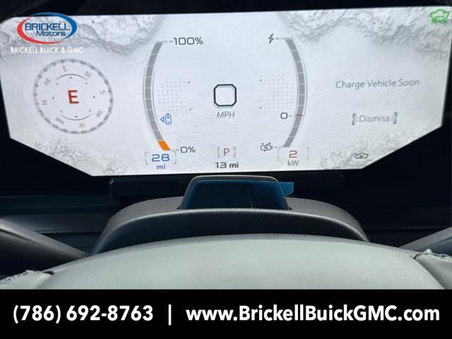Photo of 2025 Interstellar White GMC HUMMER EV Pickup