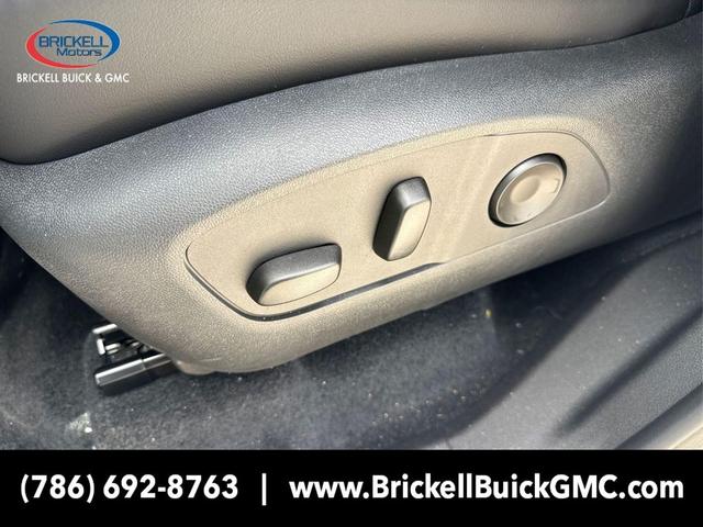 Photo of 2025 White Frost Tricoat Buick Enclave