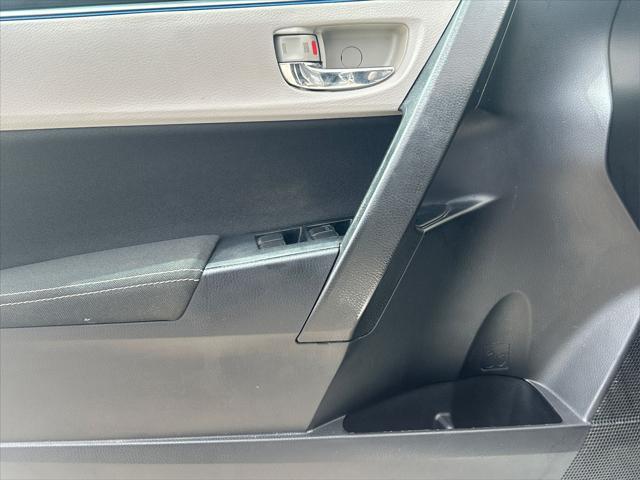 Photo of 2016 Classic Silver Metallic Toyota Corolla