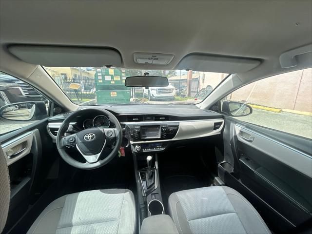 Photo of 2016 Classic Silver Metallic Toyota Corolla