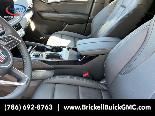 Photo of 2025 Summit White Buick Envision