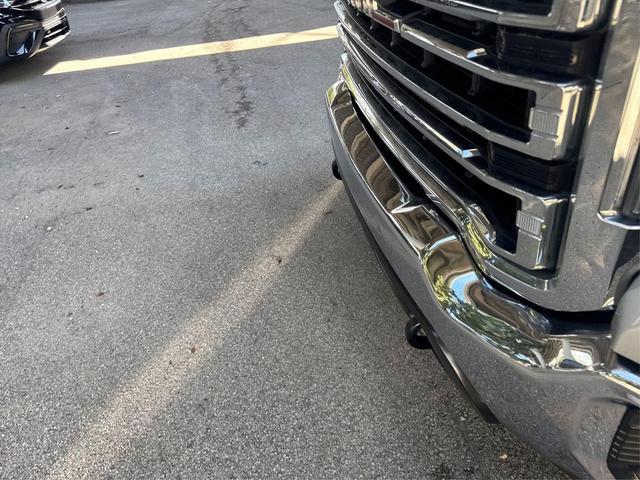 Photo of 2023 Quicksilver Metallic GMC Sierra 2500