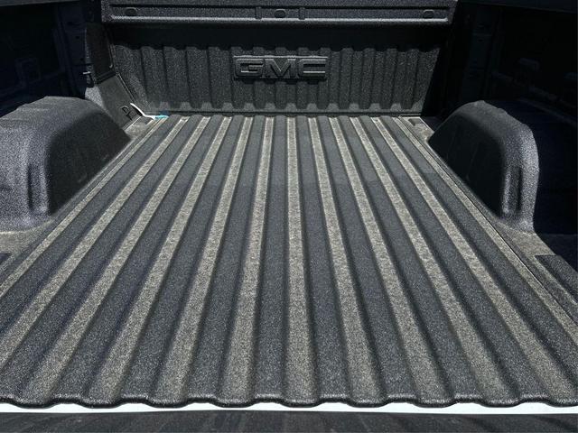 Photo of 2025 Summit White GMC Sierra 1500
